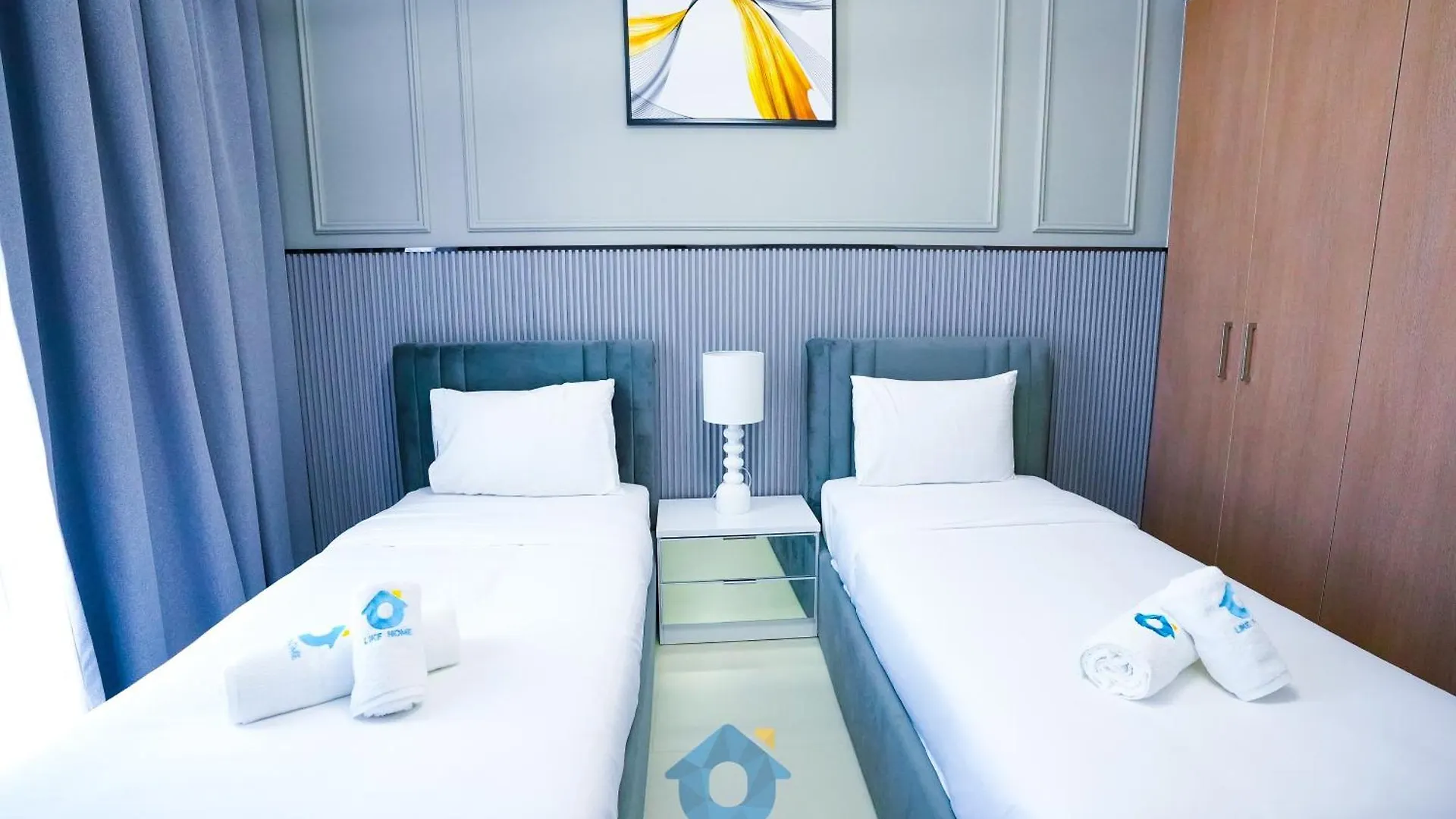 Like Home - 4204 Luxurious 2-Bedroom Residence With Spectacular City And Creek Views Dubai Apartment