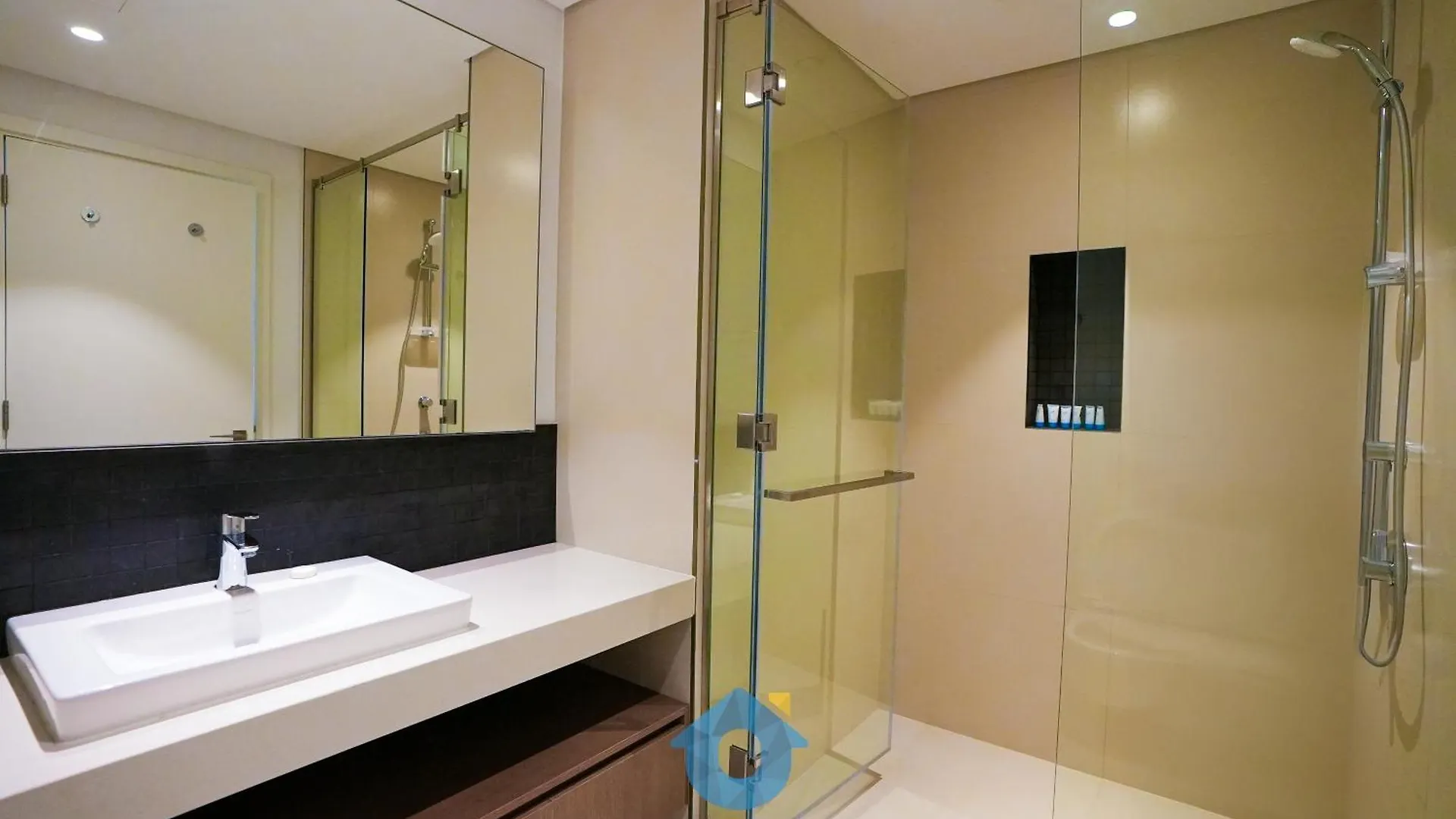 Apartment Like Home - 4204 Luxurious 2-Bedroom Residence With Spectacular City And Creek Views Dubai United Arab Emirates